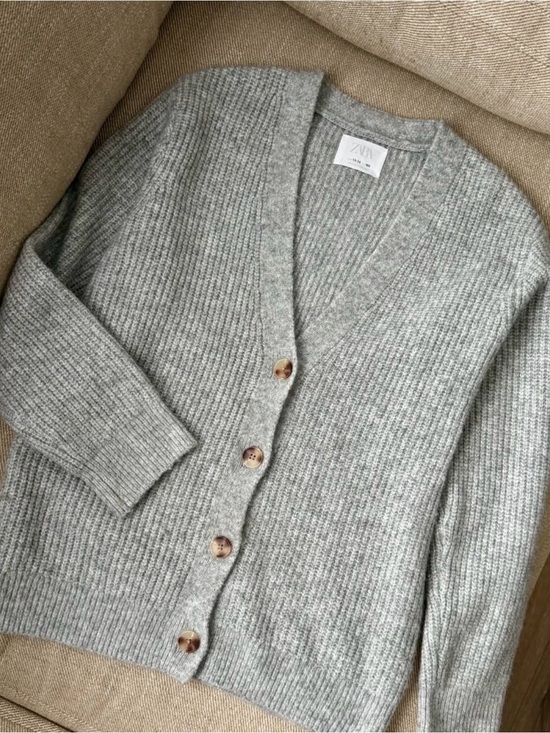 Zara Sweaters - Zara Heather Gray Ribbed V-Neck Button Cardigan